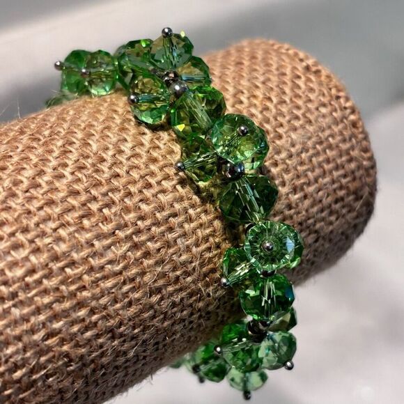 Francesca’s Faceted Clustered Crystal Stretch Elastic Beaded Bracelet Green - Picture 2 of 3
